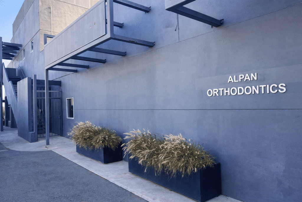 Modern orthodontics clinic exterior design